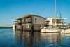 11. Floating-Houses (105 m) "Annea" mit Kamin