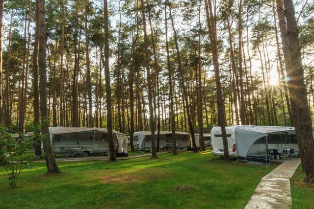 Urlaub im Wohnwagen - mitten im Wald - Wohnwagen 2 Ferienwohnung in Lütow
