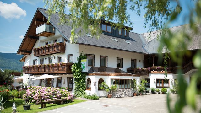 Pension Irlingerhof - Doppelzimmer mit Zustellbett Ferienwohnung  Salzkammergut