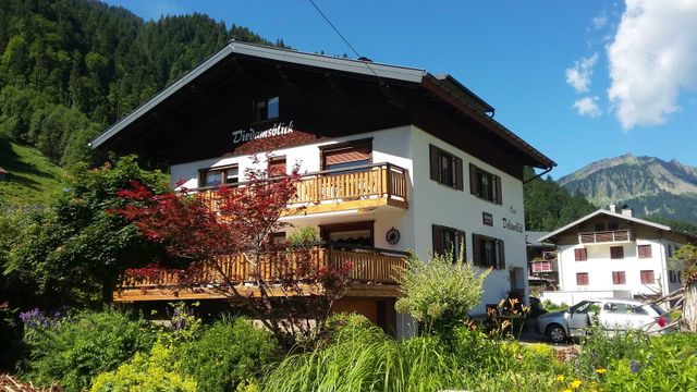 Haus Diedamsblick - Doppelzimmer mit Balkon Ferienwohnung  Bregenzerwald