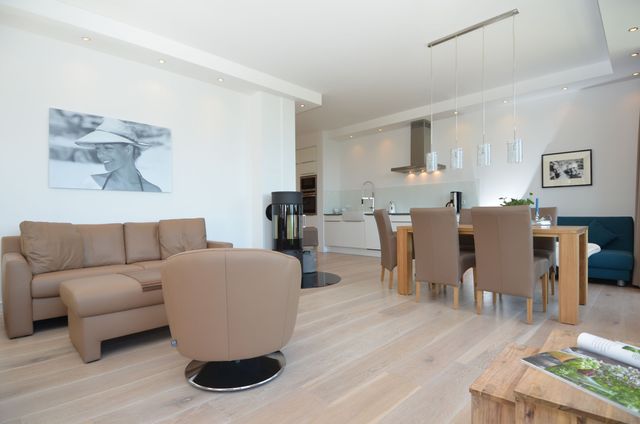 Wohnzimmer mit Schweizer Luxuskaminofen